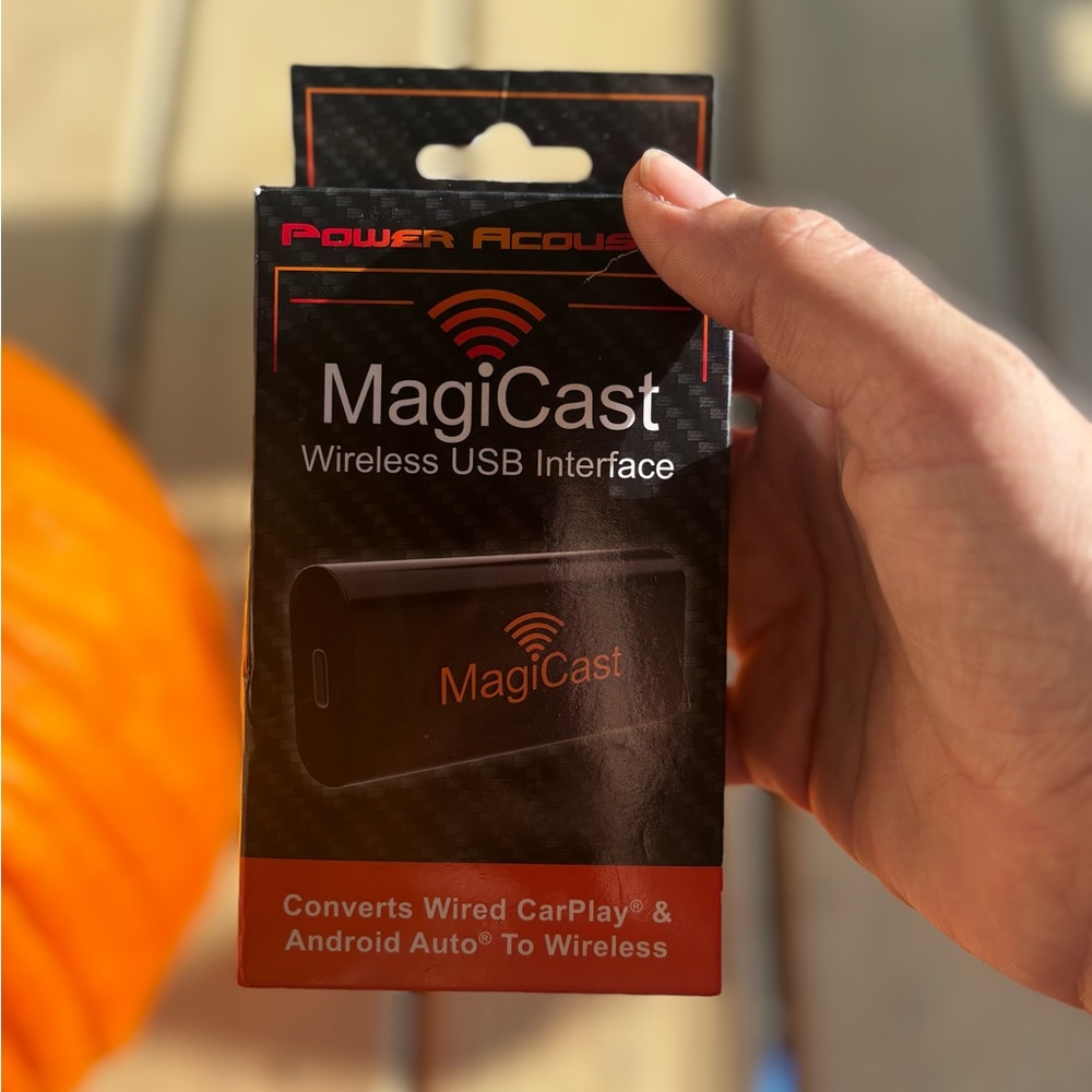 Magic Cast Wireless Apple and Android Adapter - Picture 2 of 5